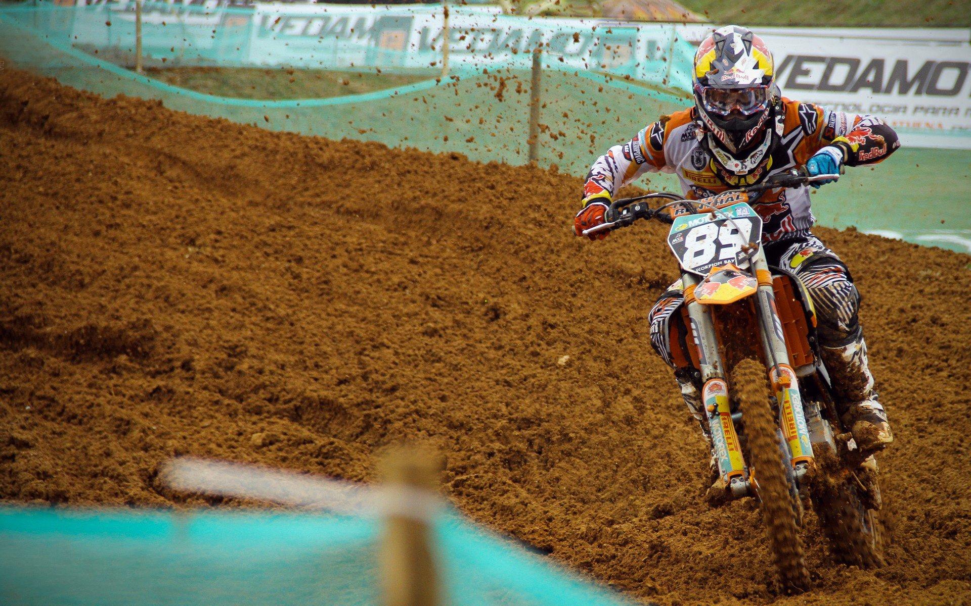 詹姆斯率队逆转取胜，湖人季后赛前景光明