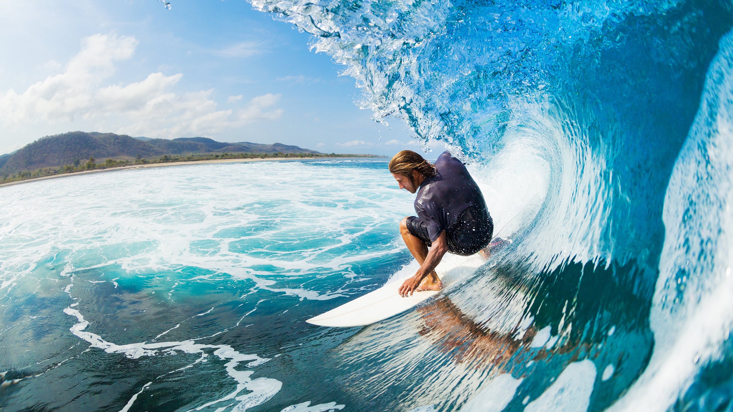 英超争冠白热化，曼城、利物浦、阿森纳三强鼎立，赛季末悬念迭起